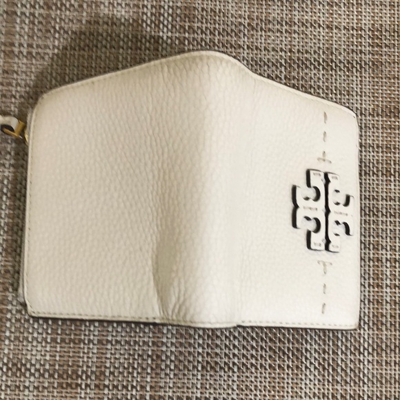 Tory Burch Cream Wallet - Picture 5 of 11